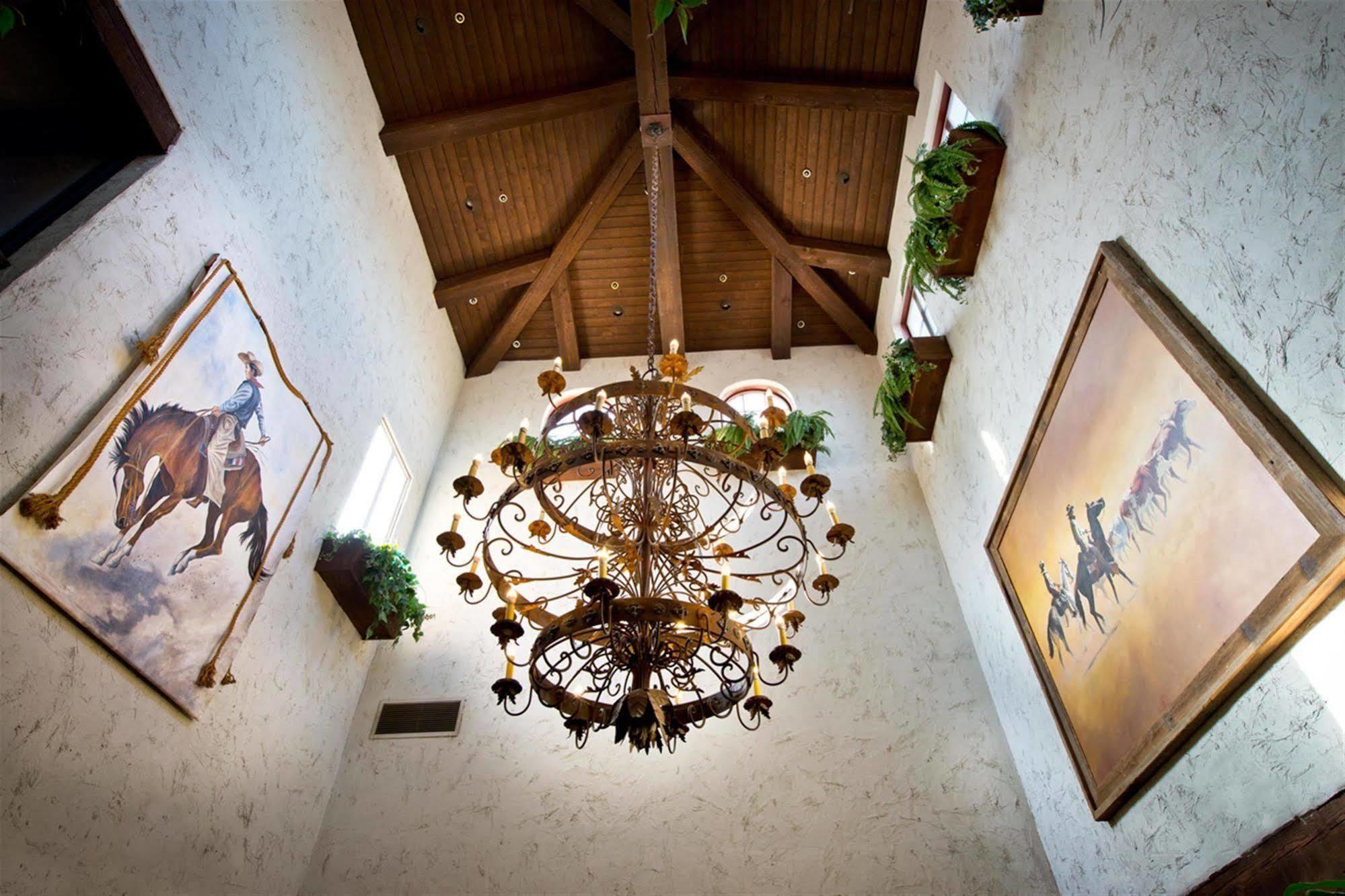 Harris Ranch Inn And Restaurant Huron Exterior photo
